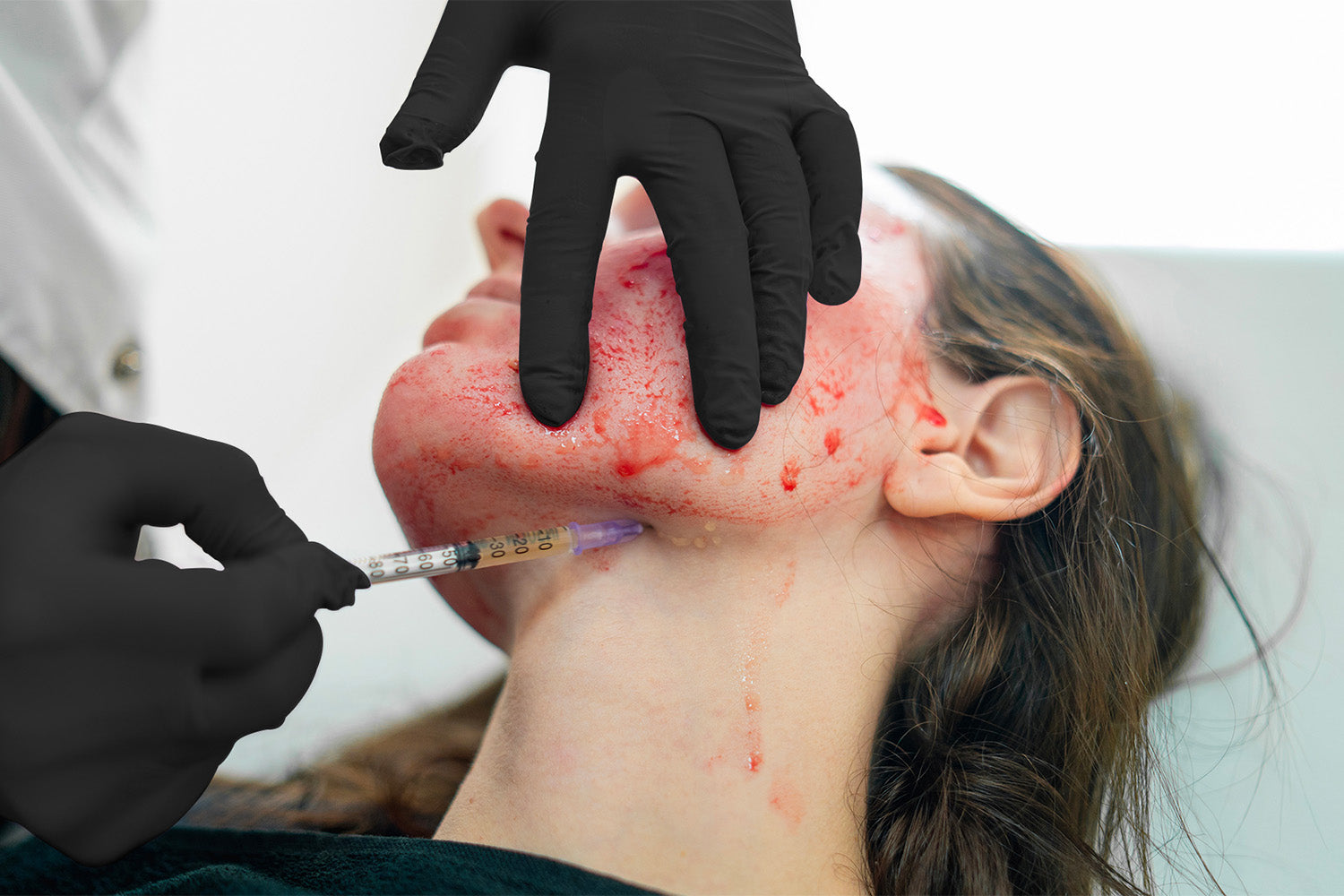 Mujer recibiendo un facial.