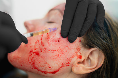 Mujer recibiendo un facial.